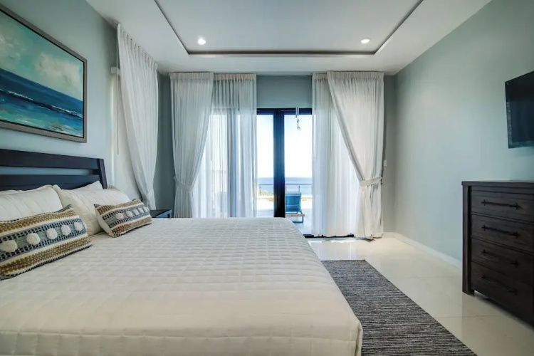 Luxury Oceanfront Villa Fully Staffed
