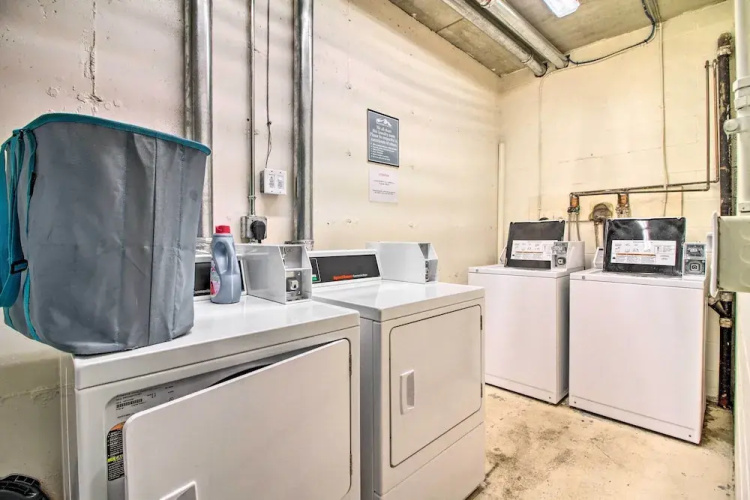 Cozy Condo w/ Magic Mountain Ski-in Access!