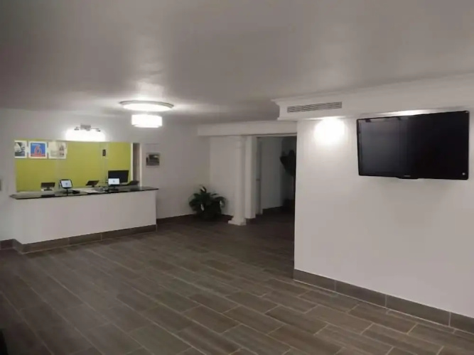 Stay Inn & Suites
