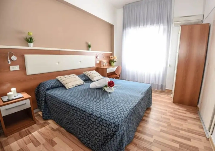 Standard Double room with partial sea view