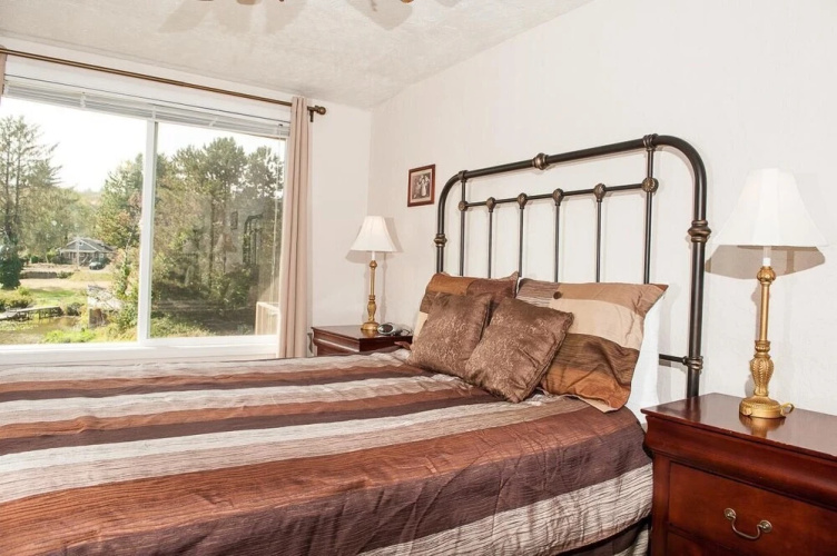 Lake Point Hideaway