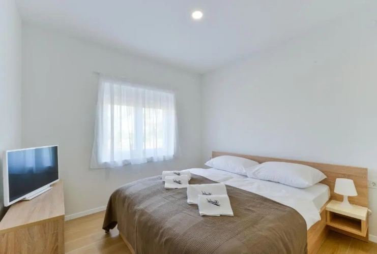 2 Bedrooms Apartment