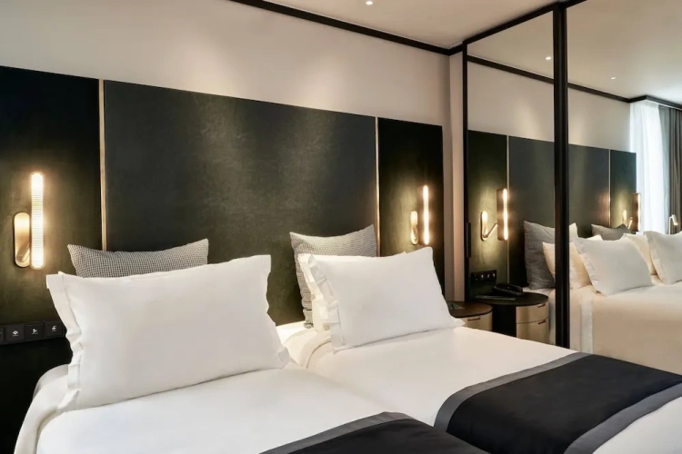 Deluxe Twin Guest room