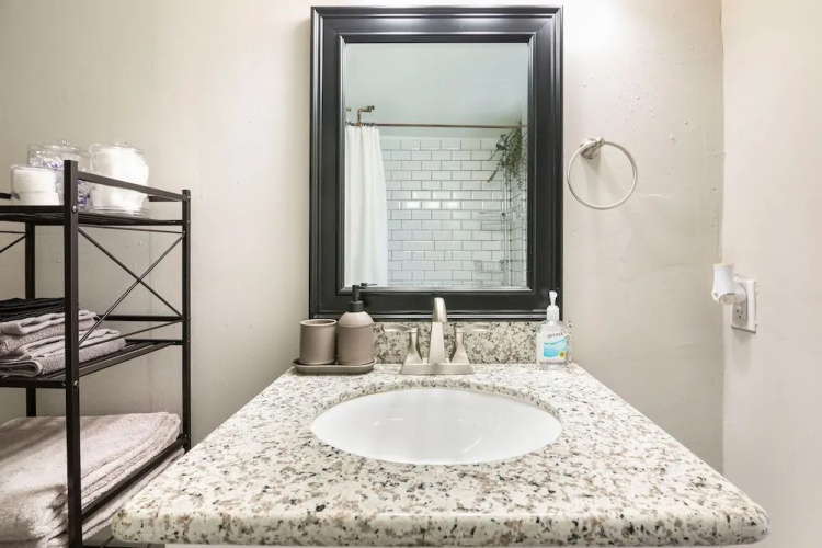 Wonderful Getaway Houston 2BR w/Balcony Views