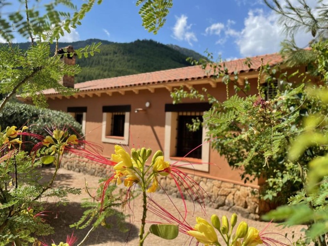 2 Bedrooms Cottage