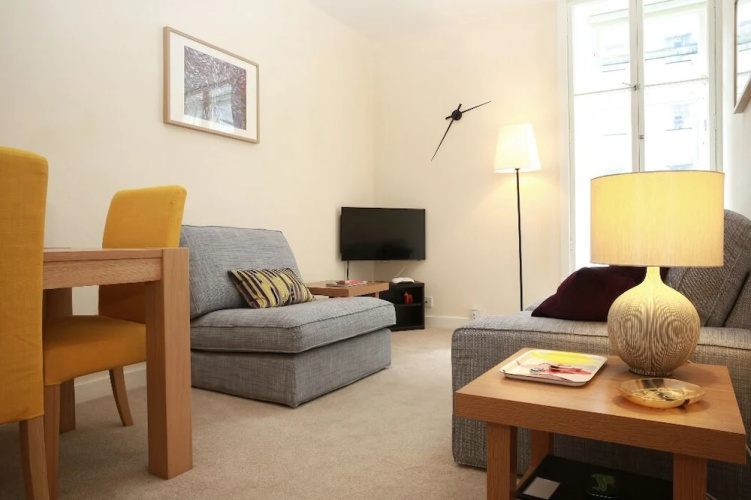 1 bed flat off Royal Mile