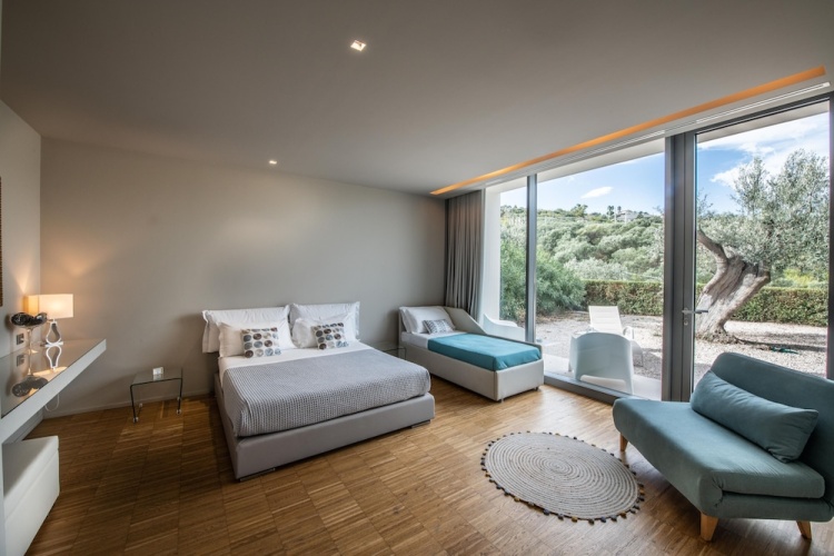 Superior Triple room with partial sea view