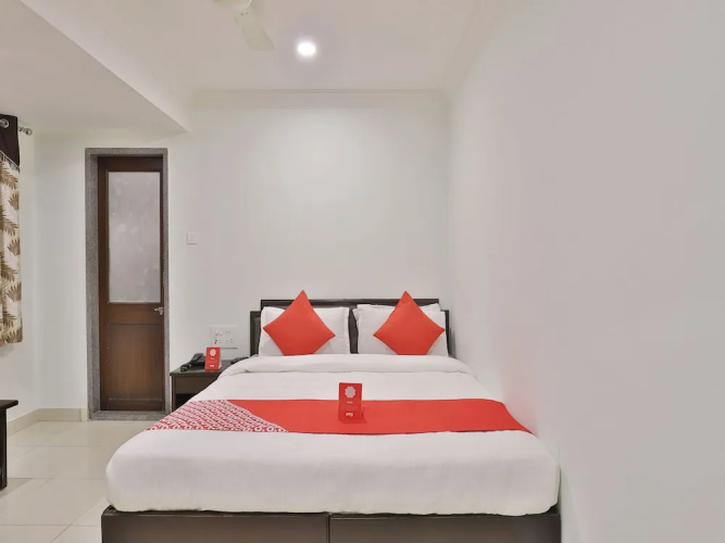 OYO 11007 Hotel Amity