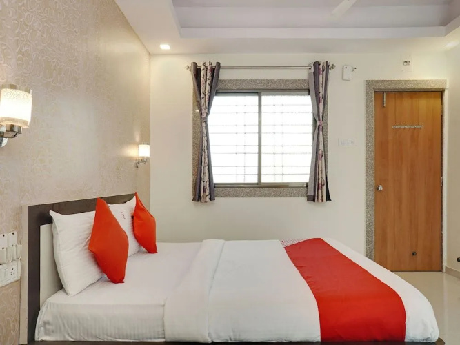 OYO 13902 Orient Bay Inn