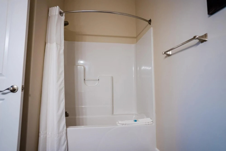 2 Bedroom Lake View Villa - Unit 201