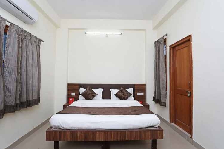 Urvi Apartments by OYO Rooms