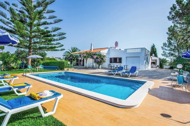 3 Bedrooms Villa
