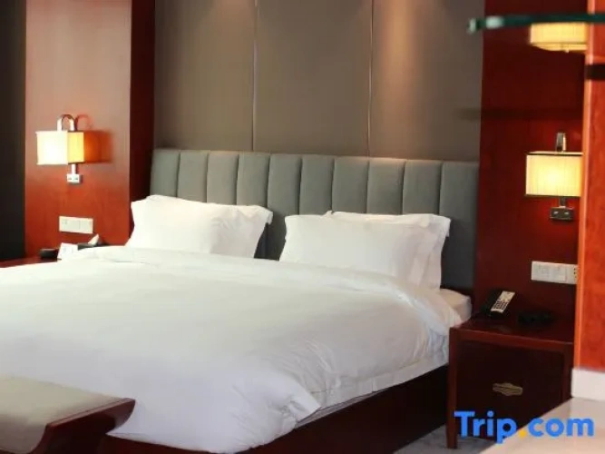 Suite with city view
