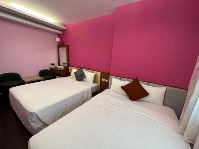 Classic Quadruple room with view