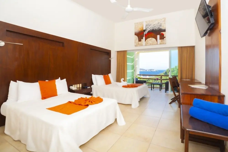 Standard Quadruple room with balcony and with ocean view