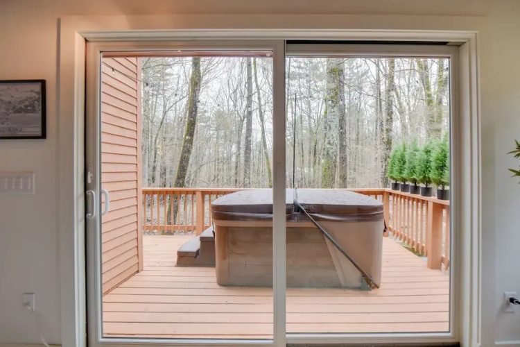 North Conway Townhome w/ Private Hot Tub & Deck!