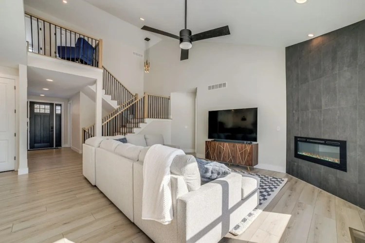 5 Bedrooms Cottage