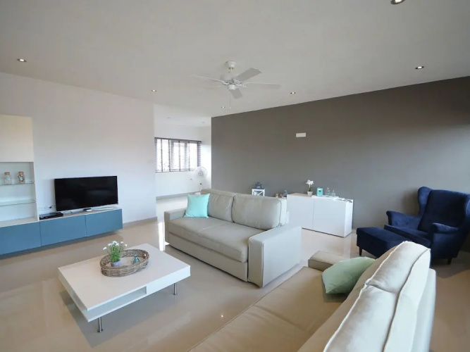 Modern Villa in Jan Thiel with Hot Tub