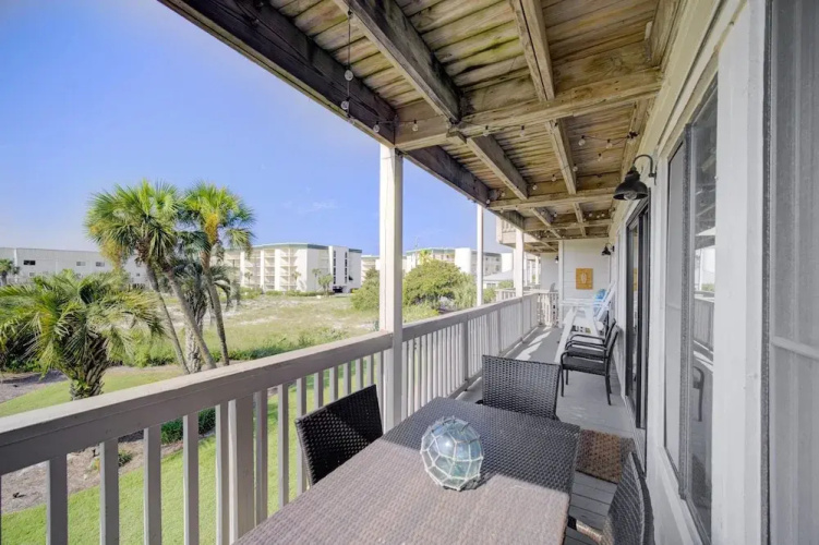 Triton Balcony w/ Pool View, Chic Design