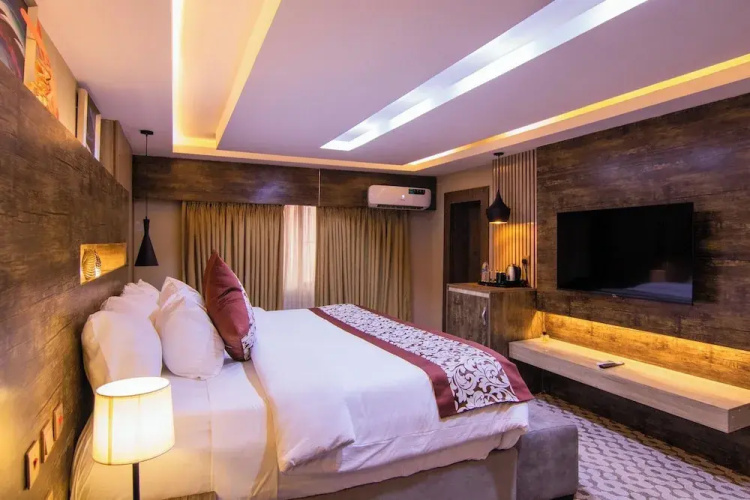 Dee Rocket Hotel