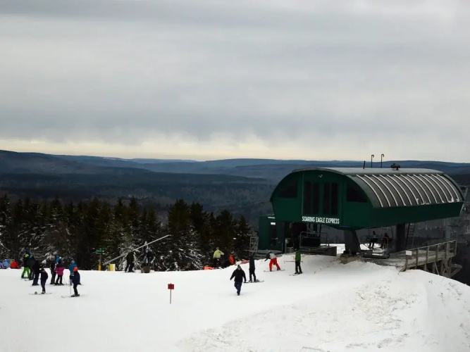 Soaring Eagle #406: 2 Bedrooms, 2 Full Baths: Slope Side, Hot Tubs. Underground Parking