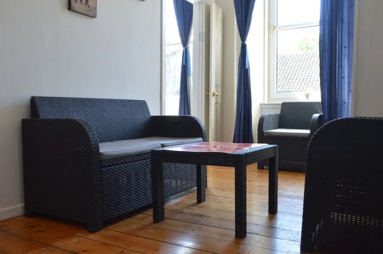 2 Bedroom Flat In Central Edinburgh