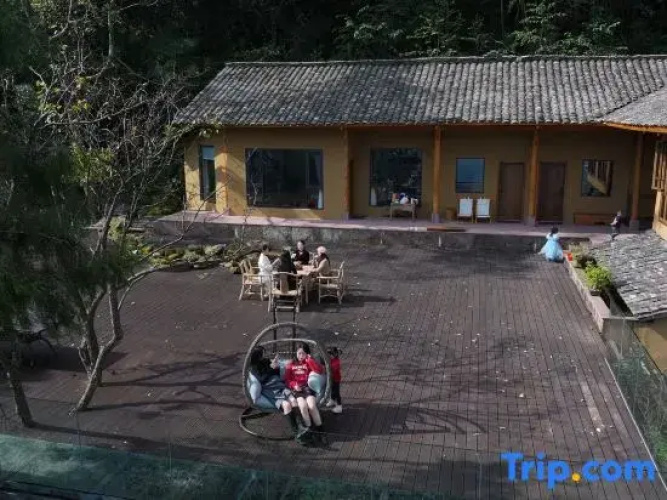 Xunzhen Mountain House