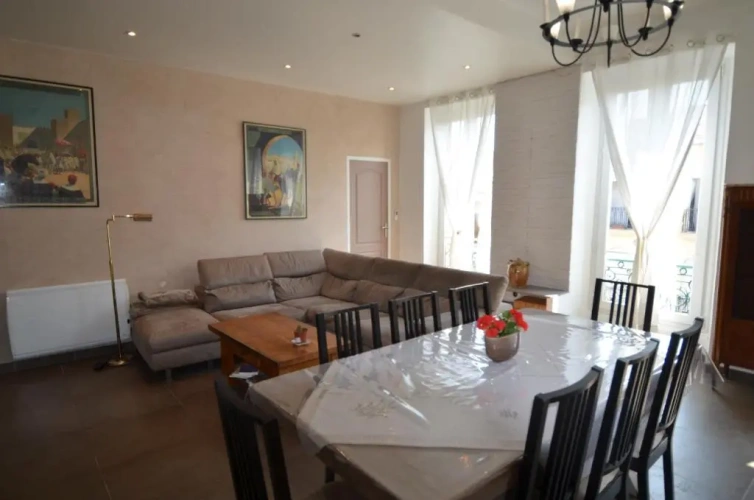 3 Bedrooms Apartment