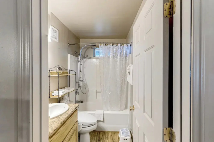 3BR w/ Views, Ping-pong, Deck, & Fireplaces