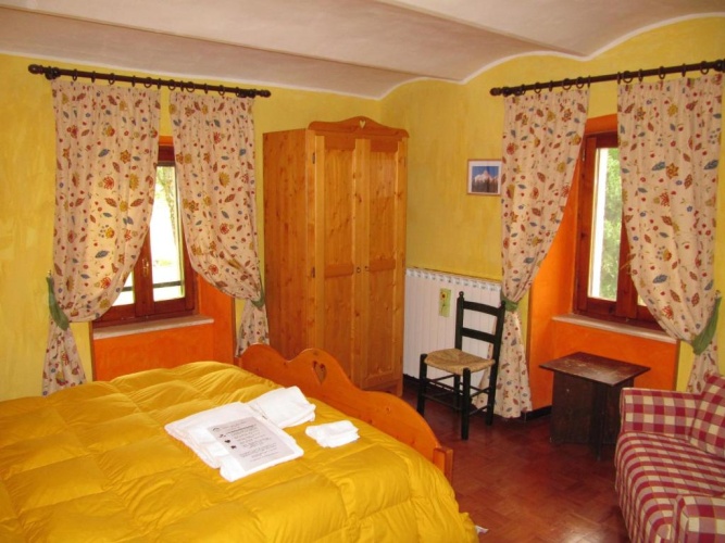 Standard Triple room with garden view