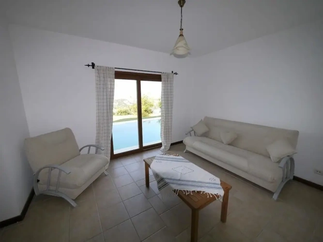 4 Bedrooms Villa