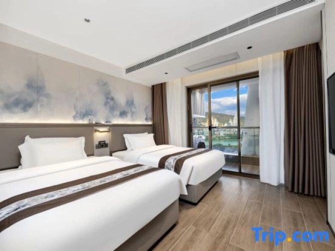 2 Bedrooms Luxury Family Suite with balcony