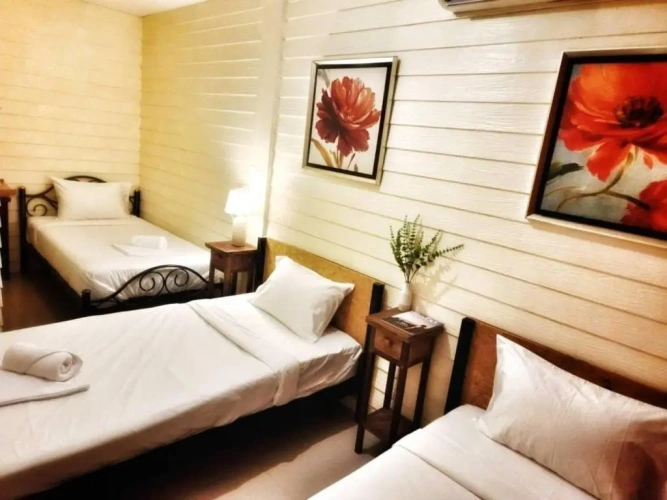 Standard Triple room