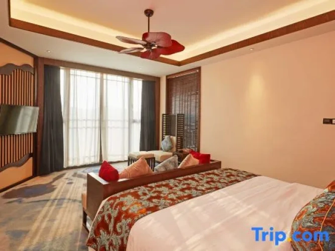 Deluxe Suite with garden view