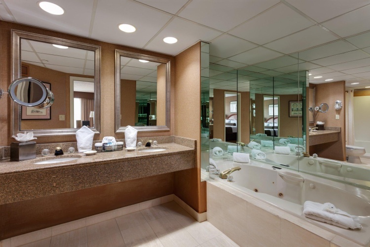 Crowne Plaza Englewood photo 11