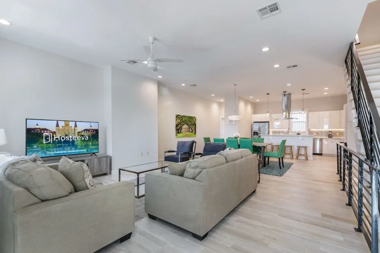 4 Bedrooms Standard room with balcony