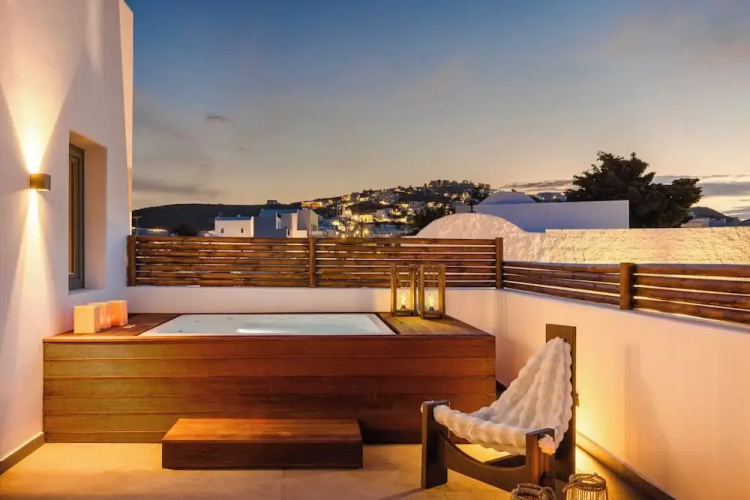 Acro Caldo Suites