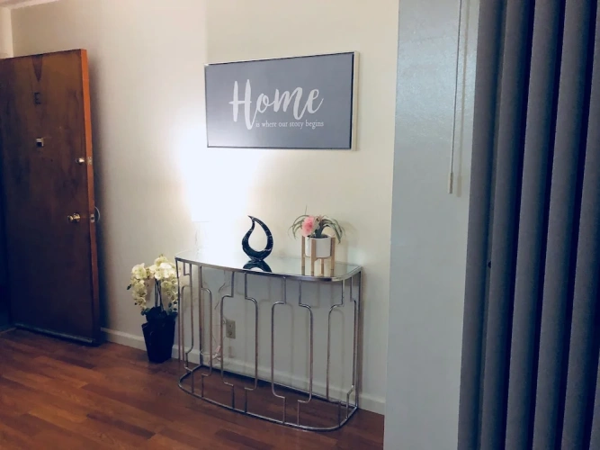 2 Bedrooms Apartment