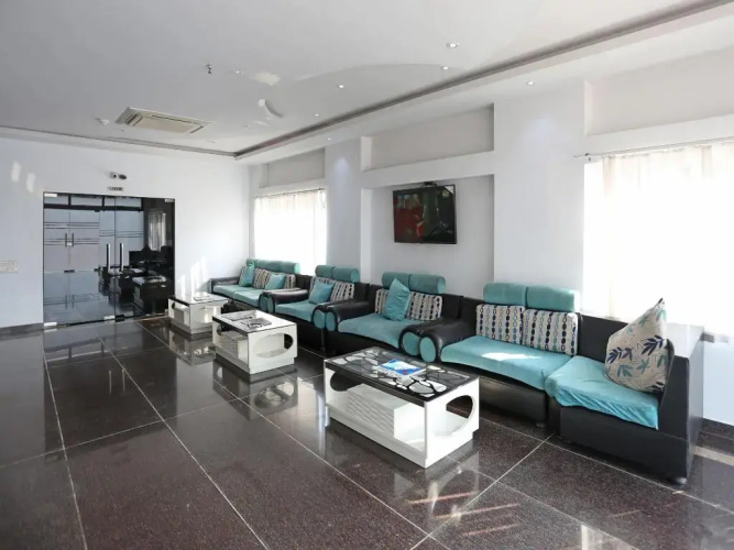 Hotel Girish