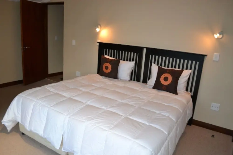 4 Bedrooms Deluxe Cottage with lake view