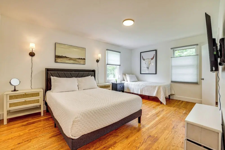 Families Welcome, Fenced Yard: Inviting Greer Home