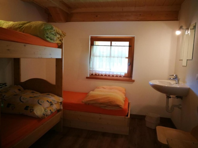 Standard Sextuple Family room