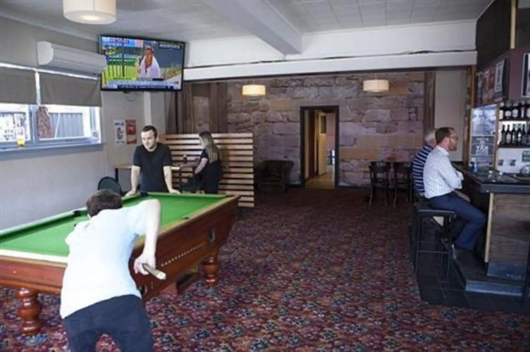 The Waratah Hotel