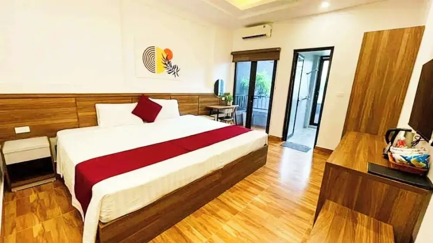 2 Bedrooms Standard Family room with balcony and with city view