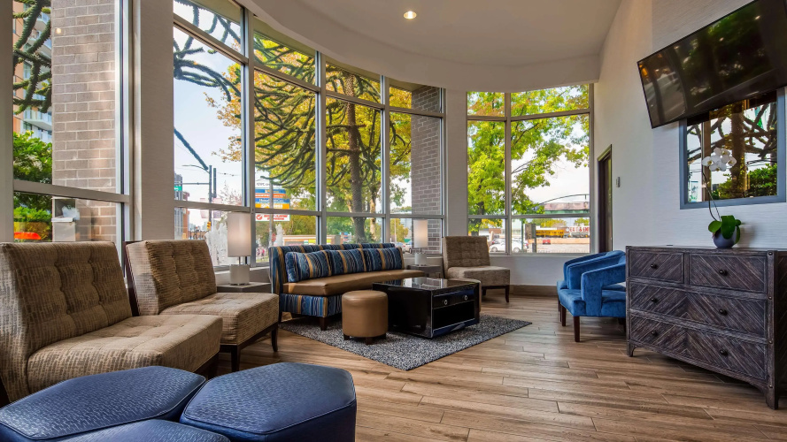 Best Western Plus Uptown Hotel