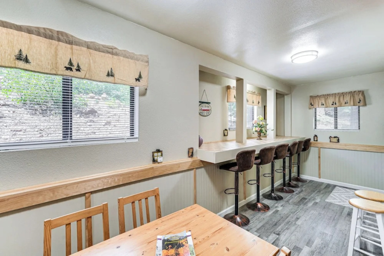 Long Barn Cabin w/ 2 Decks Near Skiing!