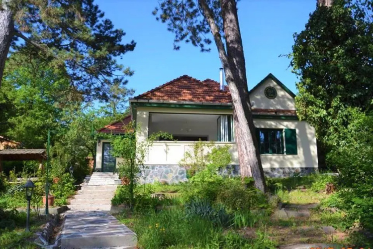 Edit Villa
