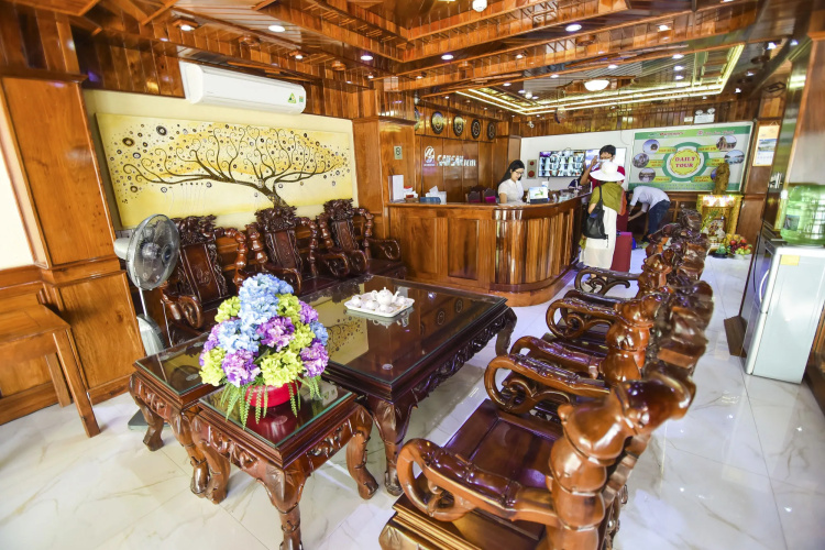 San San Hotel