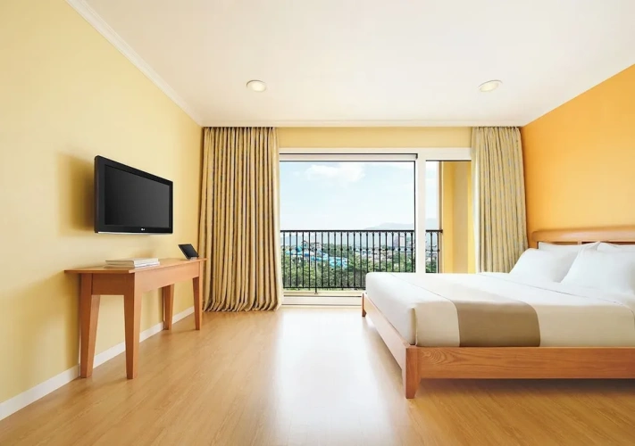 Deluxe Twin room with balcony
