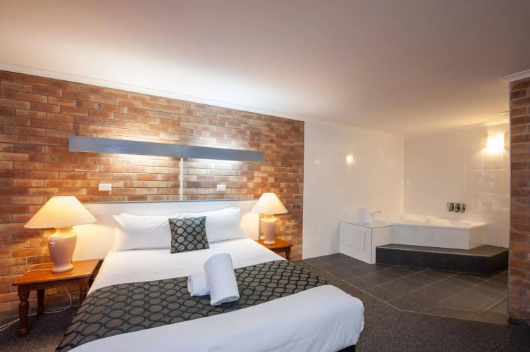 Allan Cunningham Motel
